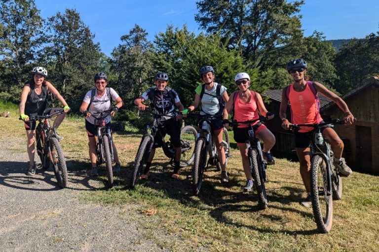 Entre amis ou en famille venez pratiquer des randonnées ludiques en VTT